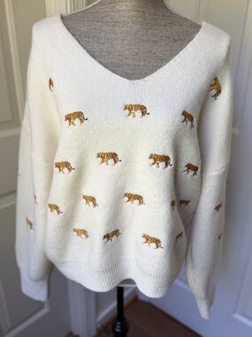 Judith March Ivory Sweater with Tiger Embroidery Size Large